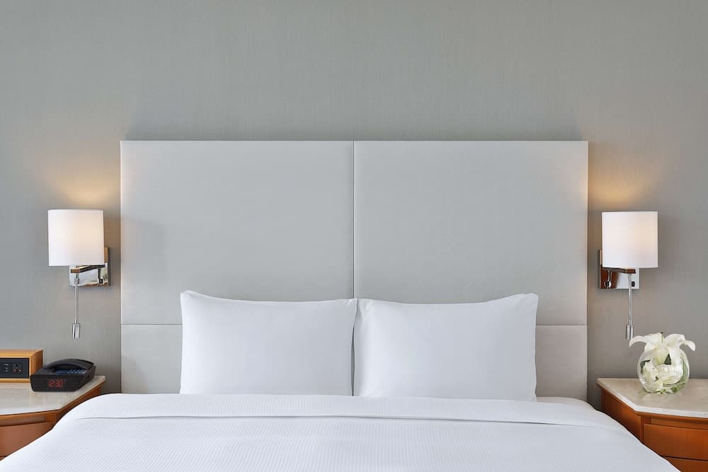 Deluxe King Sea View Room