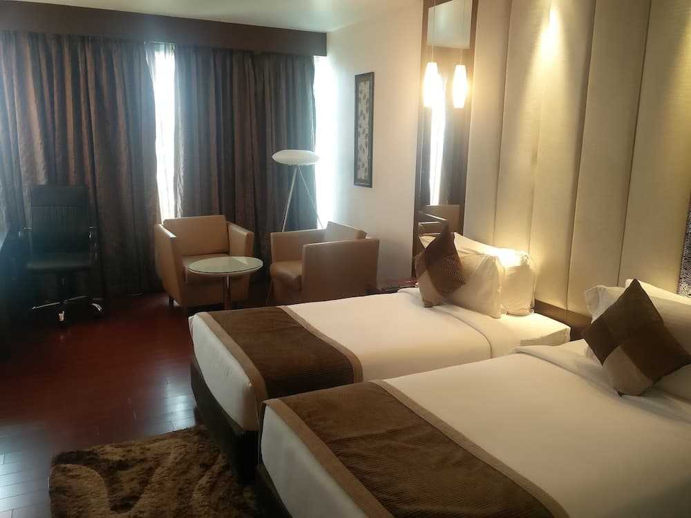 Club King Room
