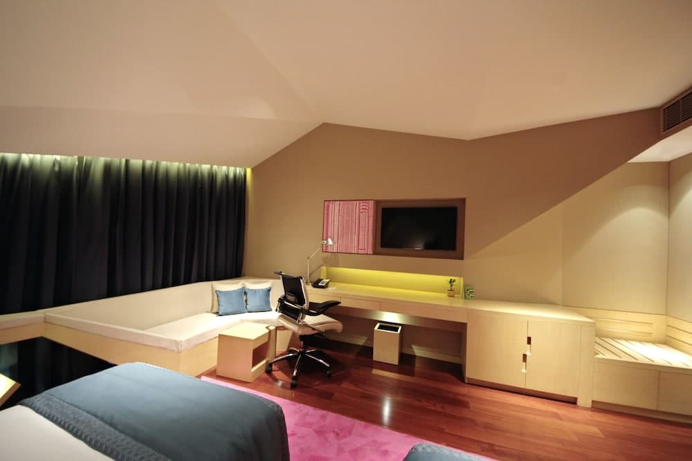 Deluxe Twin City View Room