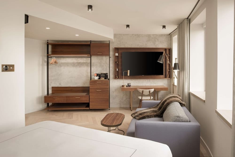 Junior Suite King Room