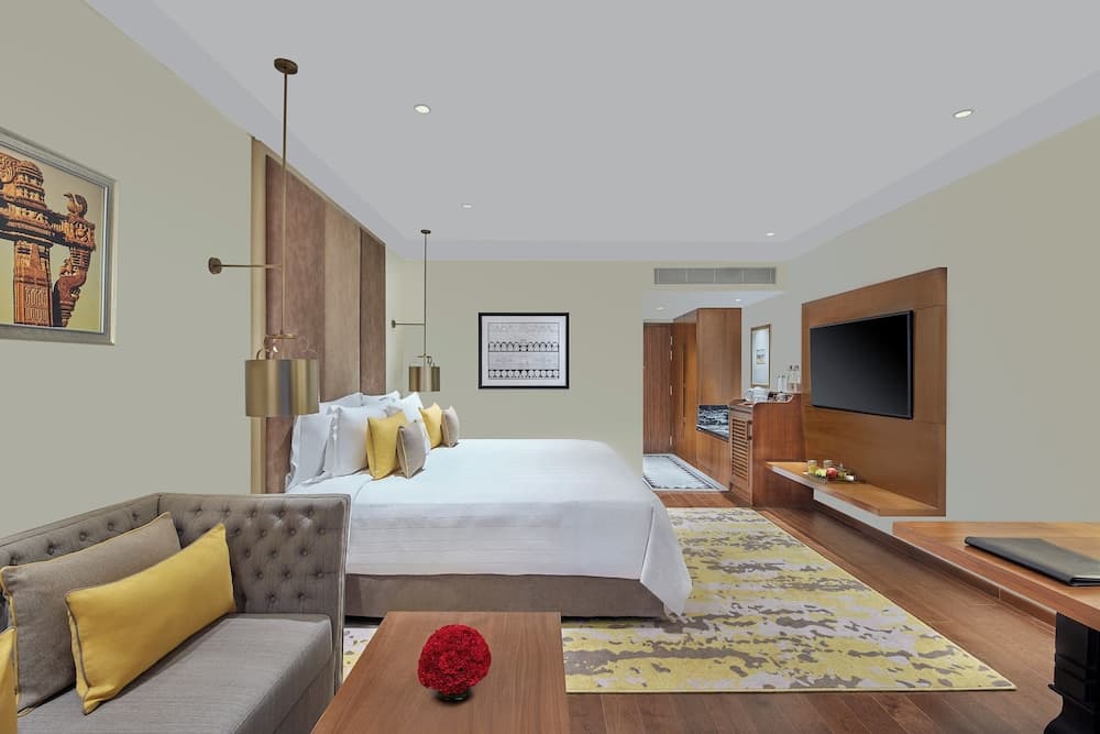 Club King Room