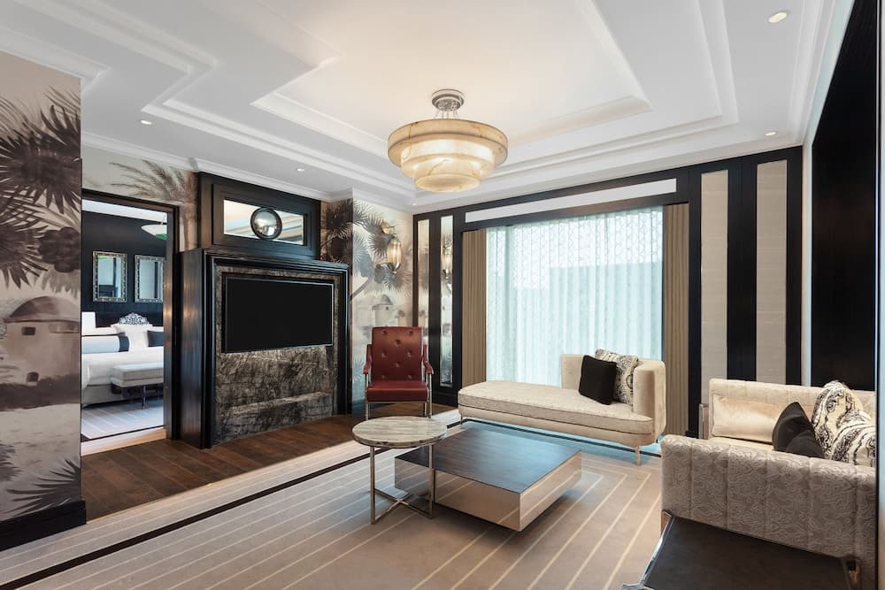 Suite King Balcony Smoking Room
