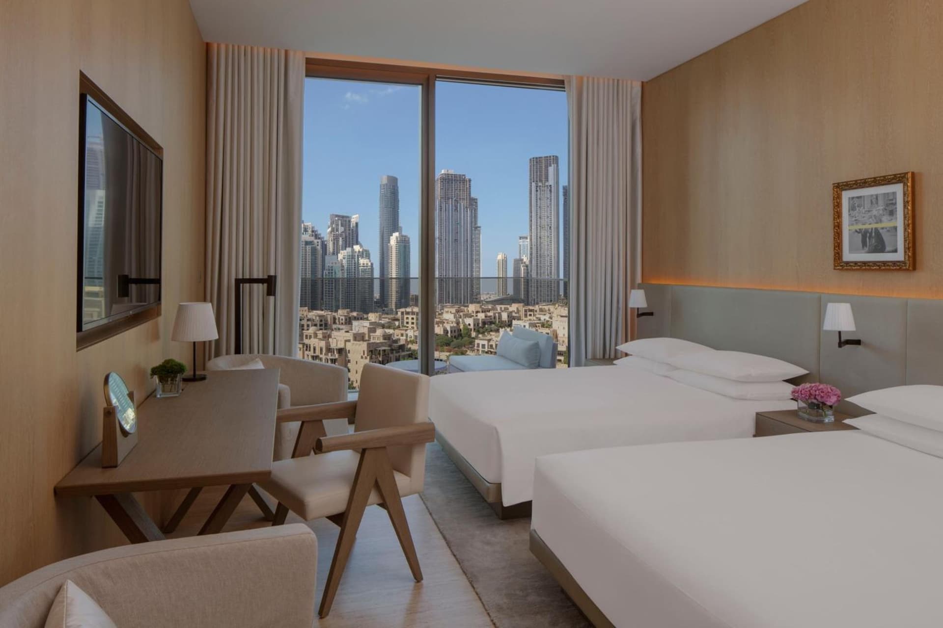 Deluxe Queen Balcony Room