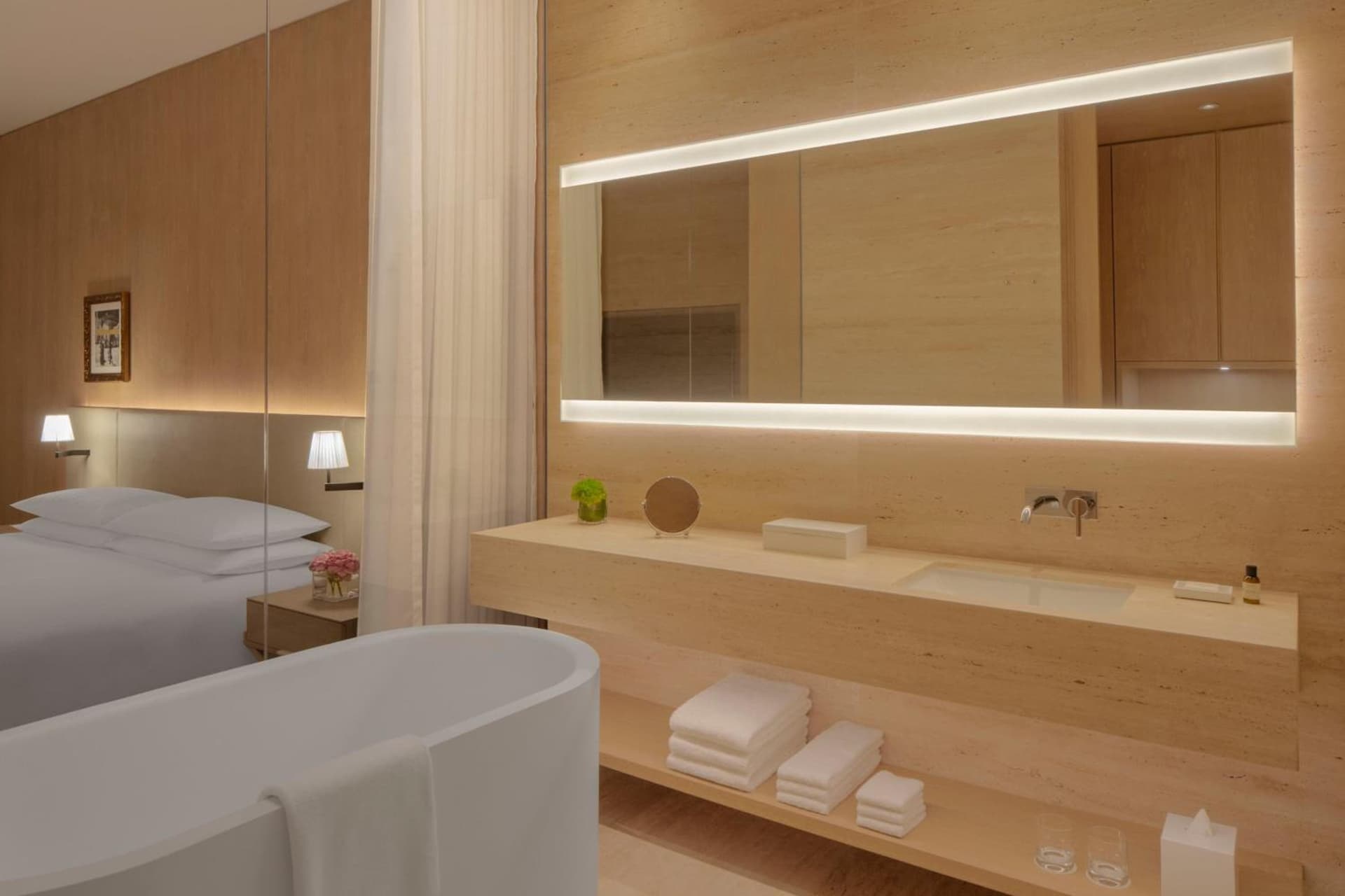 Deluxe Queen Balcony Room