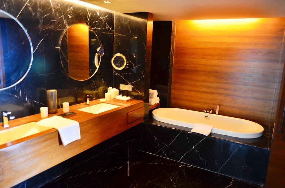 Luxury King Room
