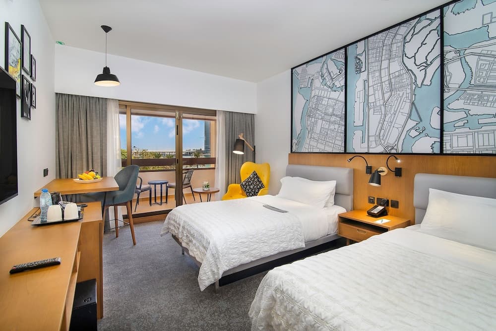 Deluxe Twin City View Room