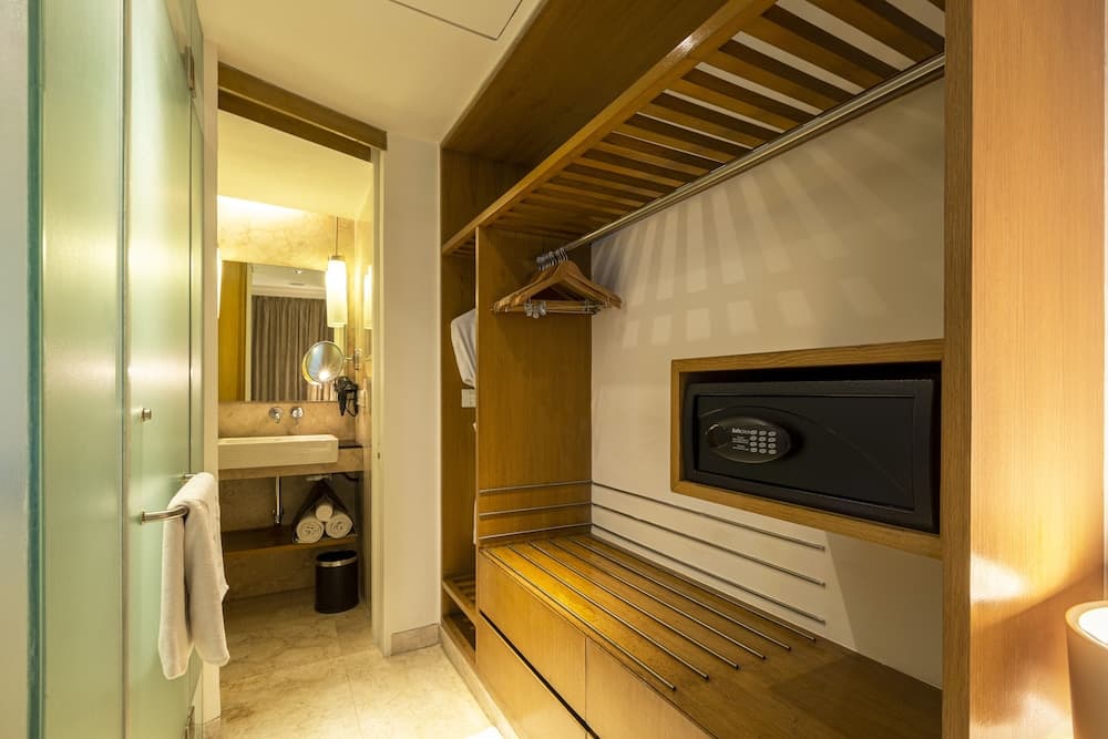 Suite King City View Room