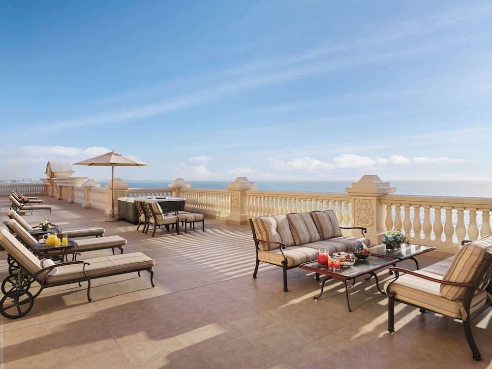 Suite King Balcony Jacuzzi Room