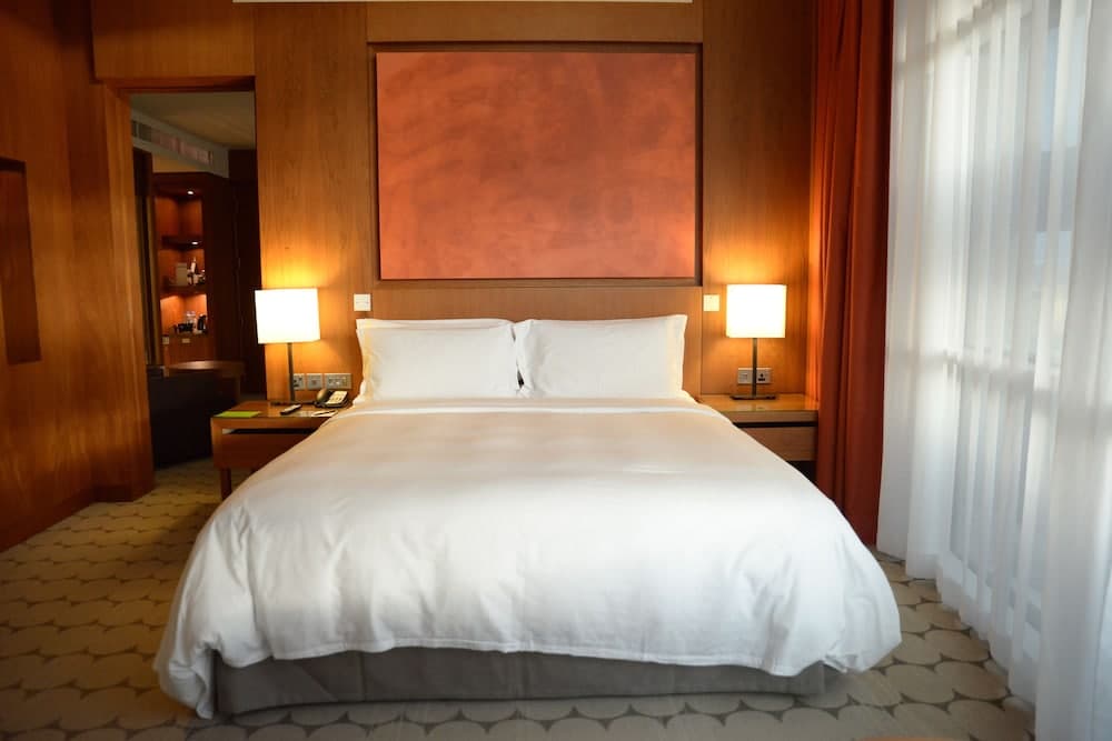 Bedroom Suite Pool View Balcony Theme Park Access