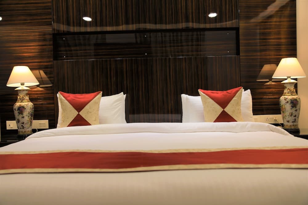 Suite King Accessible Room