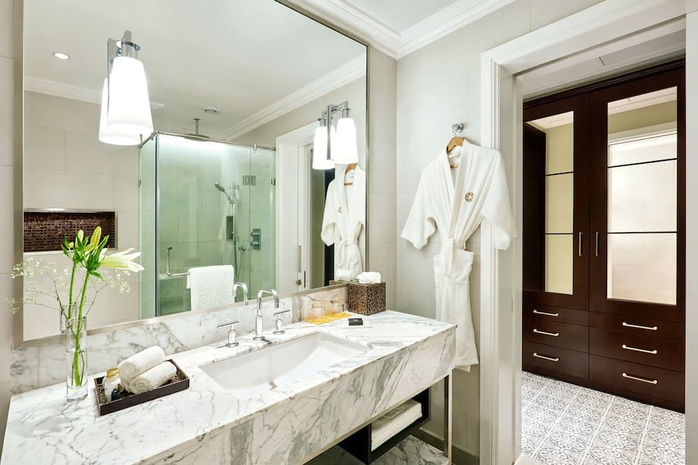 Luxury King Room