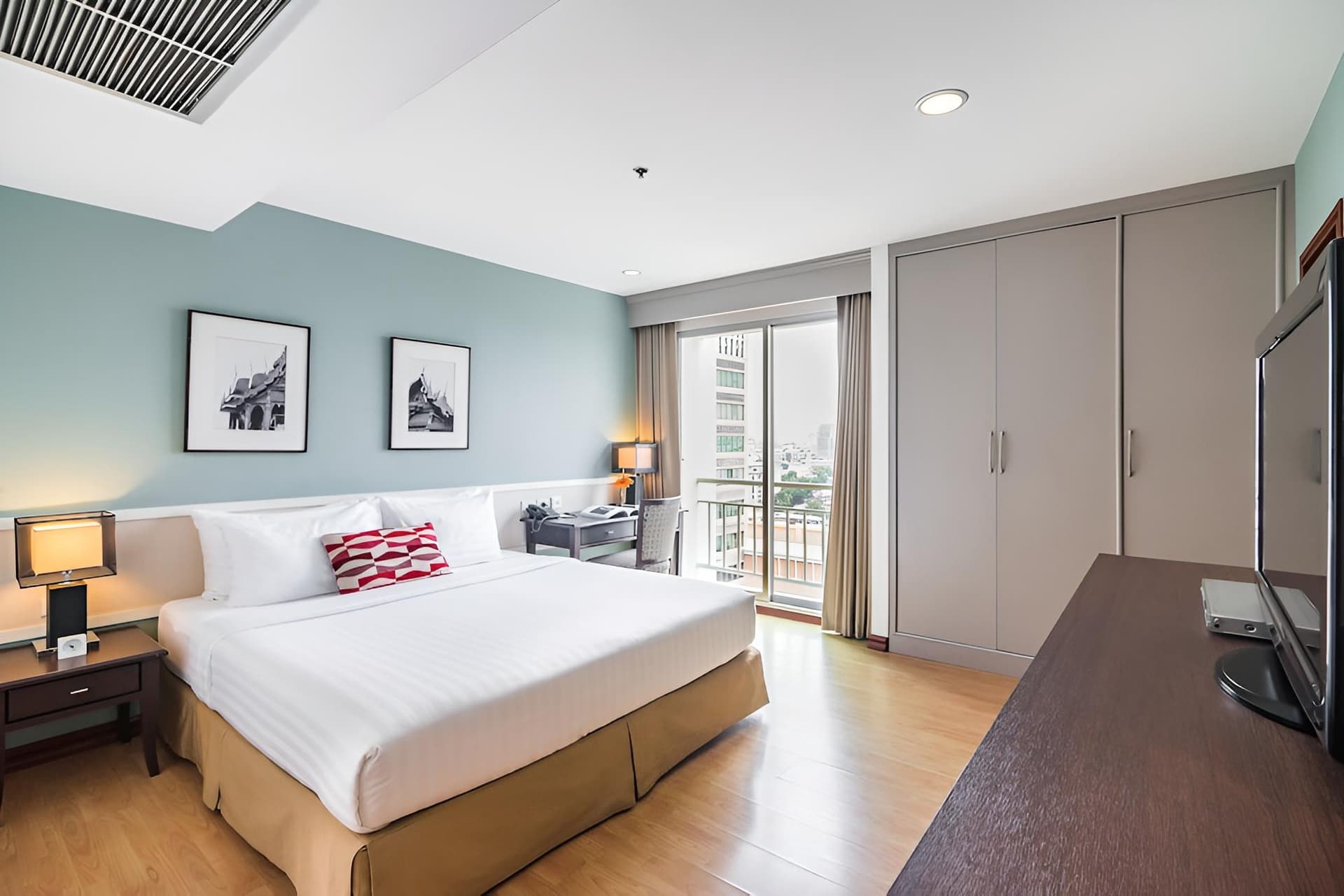 Deluxe Suite, Balcony