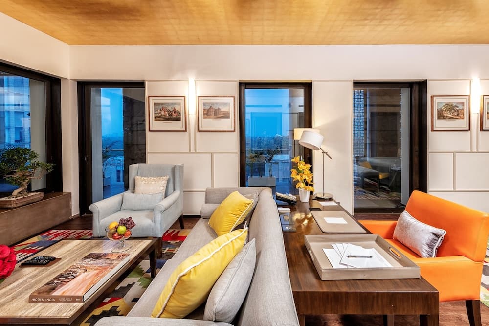 Premier King Pool View Room