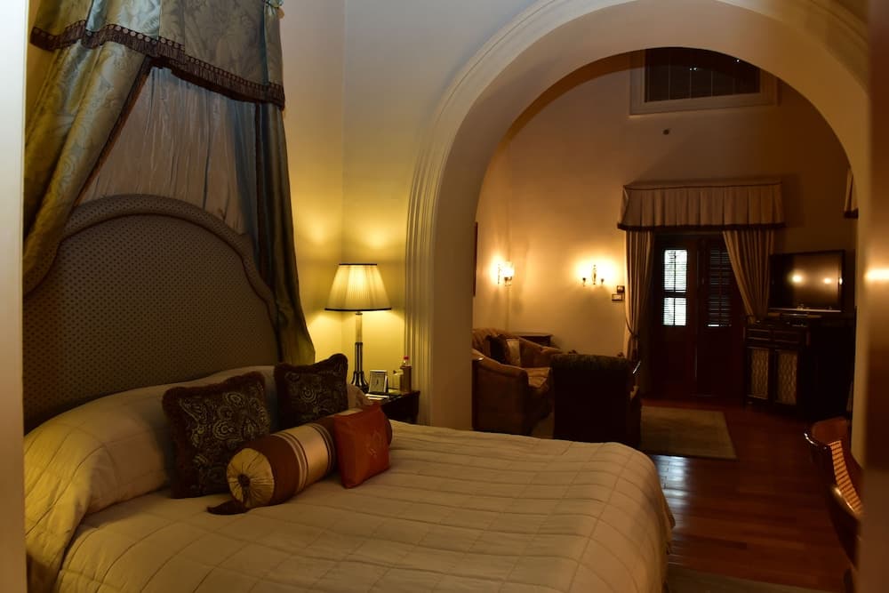 Palace Room Garden View King Bed