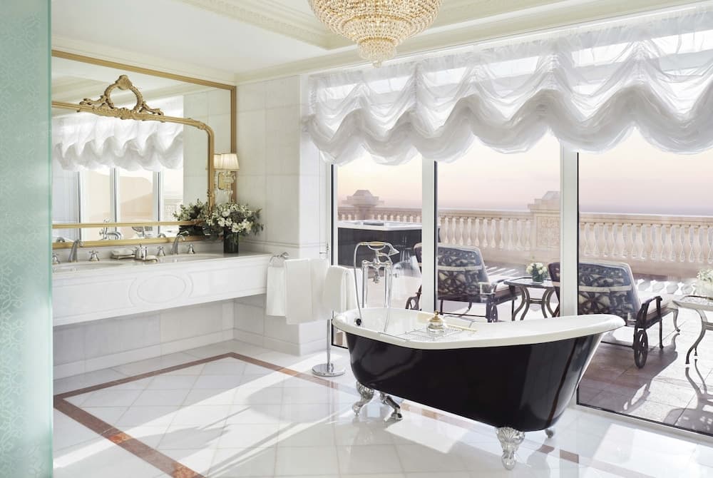 Suite King Balcony Room