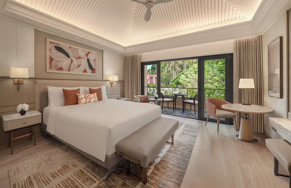 Grand Room, 1 King Bed, Lagoon View