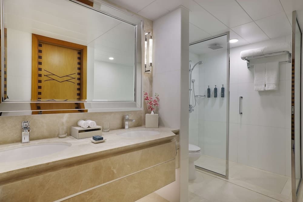 King Deluxe Room W/ Partial Sea View