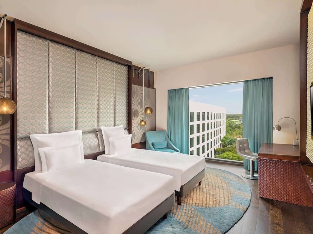 Executive Twin City View Room
