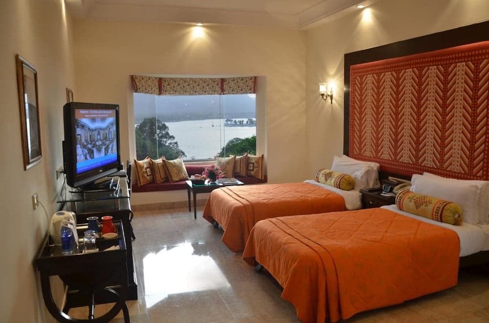 Twin Lake View Room