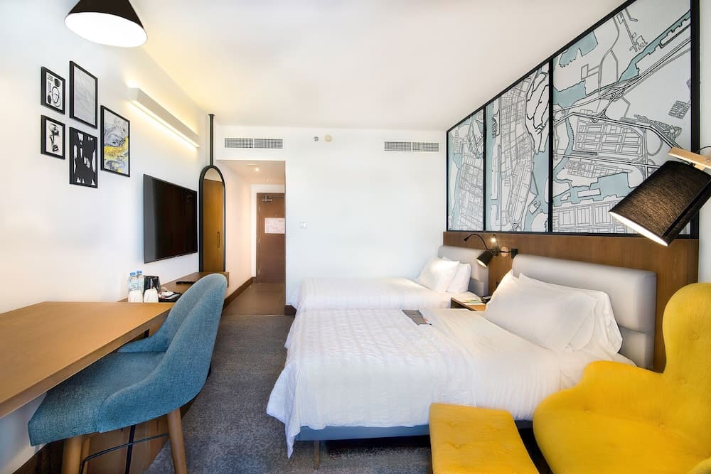 Deluxe Twin City View Room
