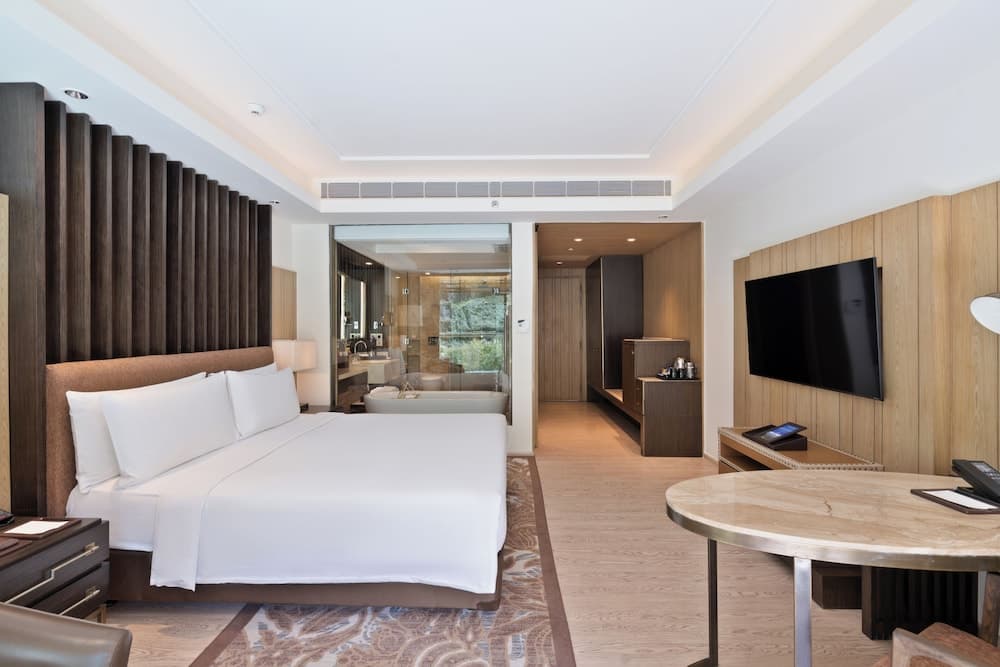 Room, 1 King Bed, Balcony