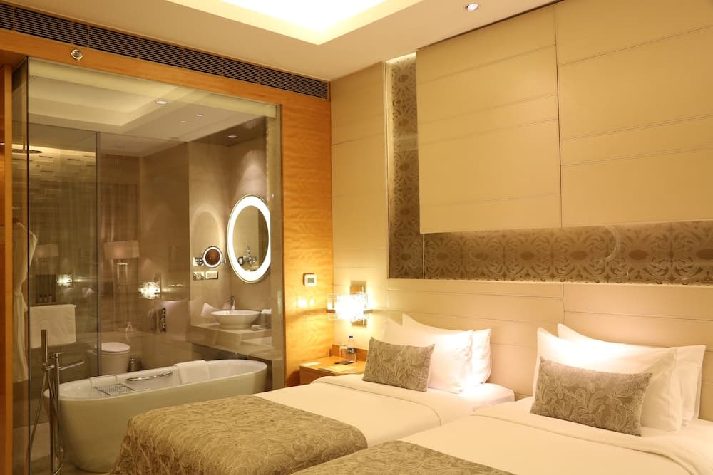 Luxury Room Twin Bed with Bath Tub 1 Twin Bed