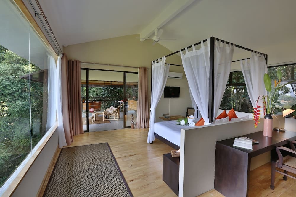 Canopy Suite (Guests aged 13+ only)