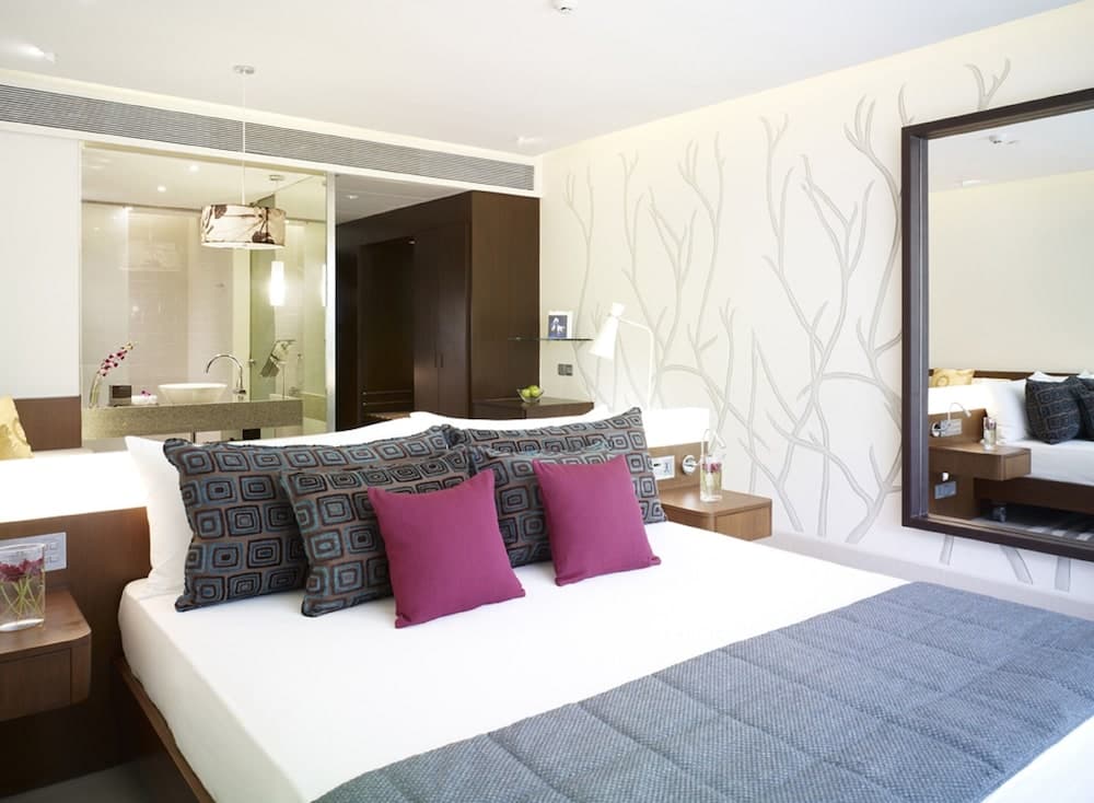 Superior Room, 1 Queen Bed, City View