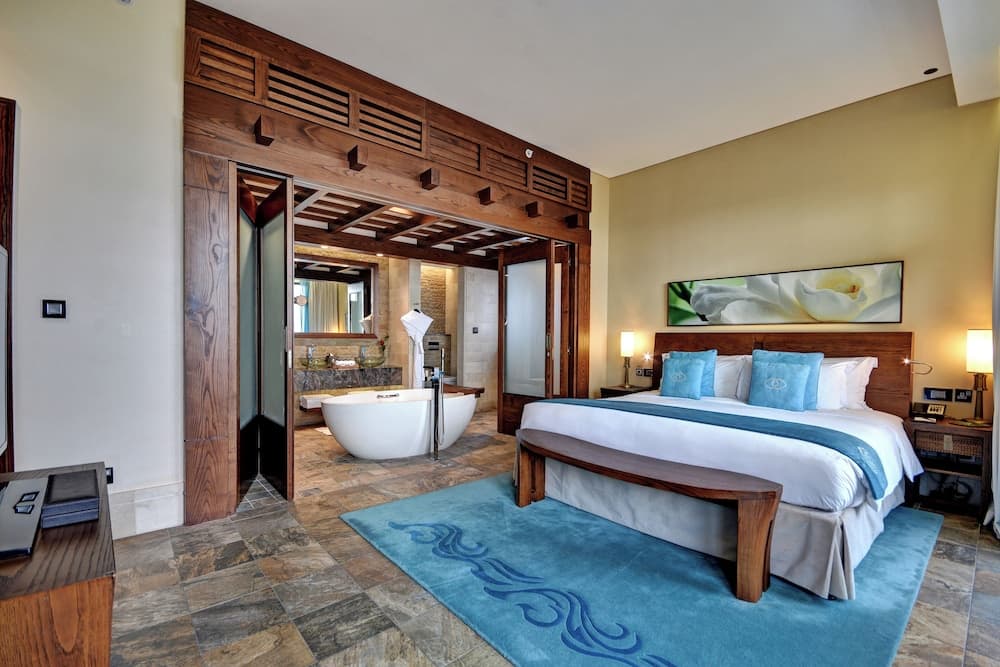 Family King Or Twin Sea View Room