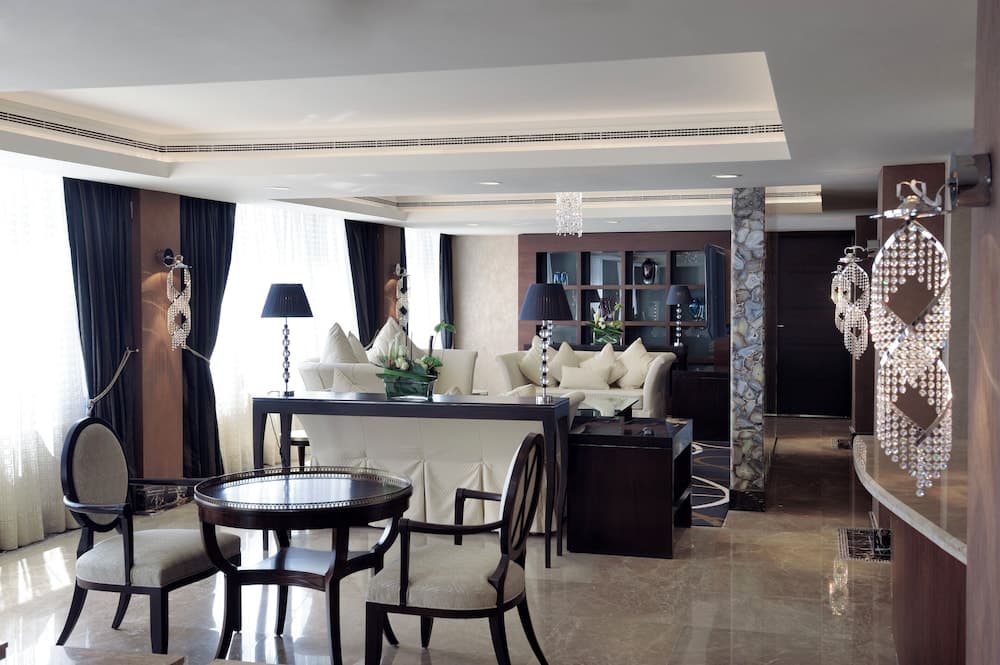 Royal Twin Smoking Room