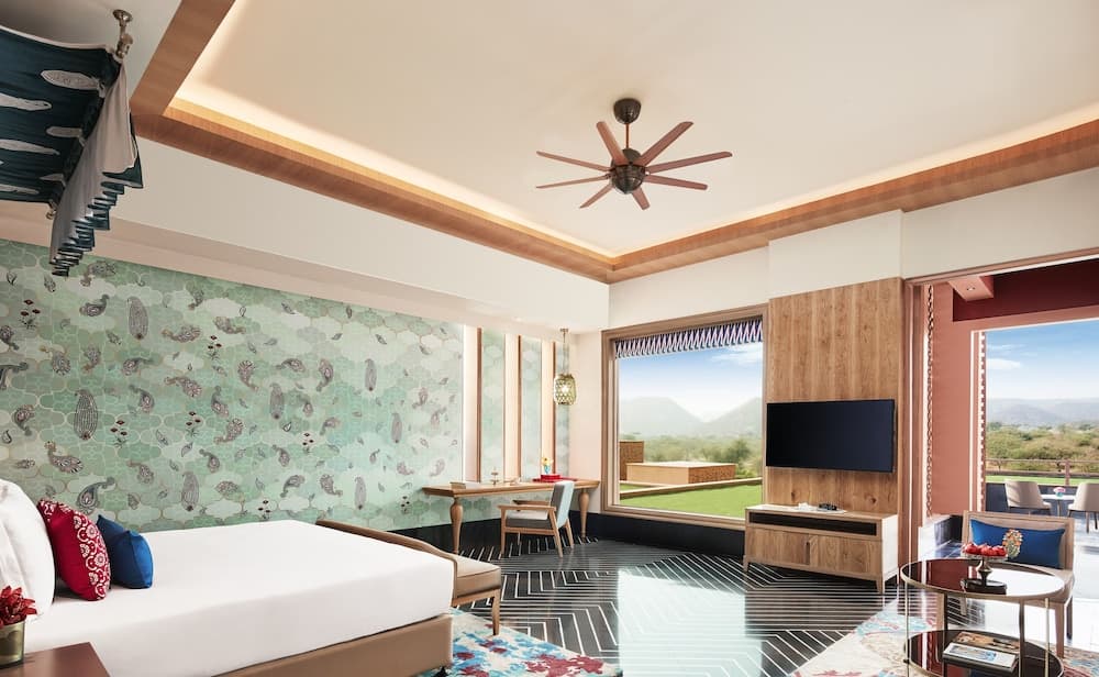 Luxury King Garden View Terrace Room