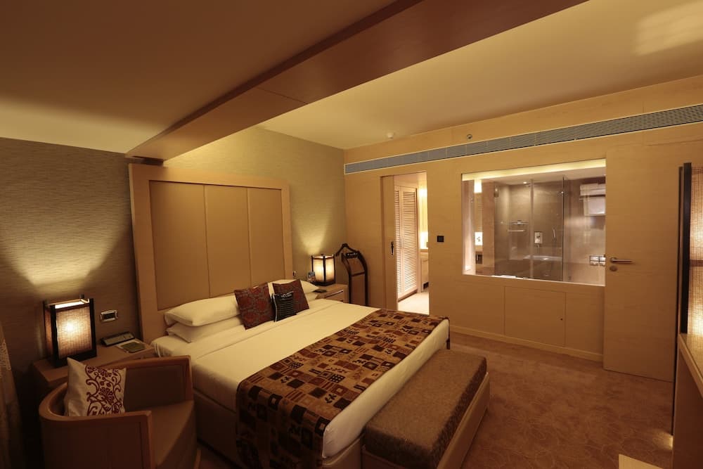 Suite King Balcony Room