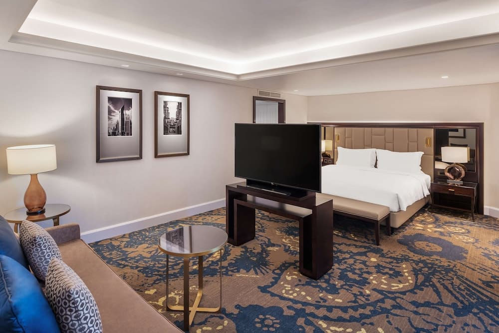 Suite King Balcony Room