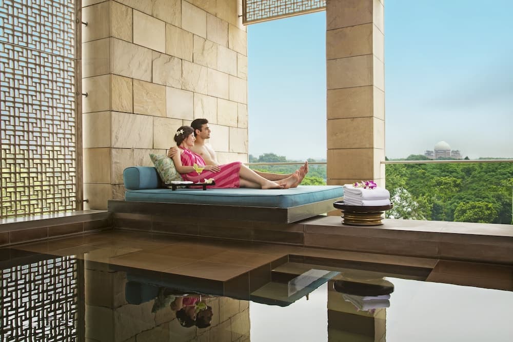 Premier King Pool View Room