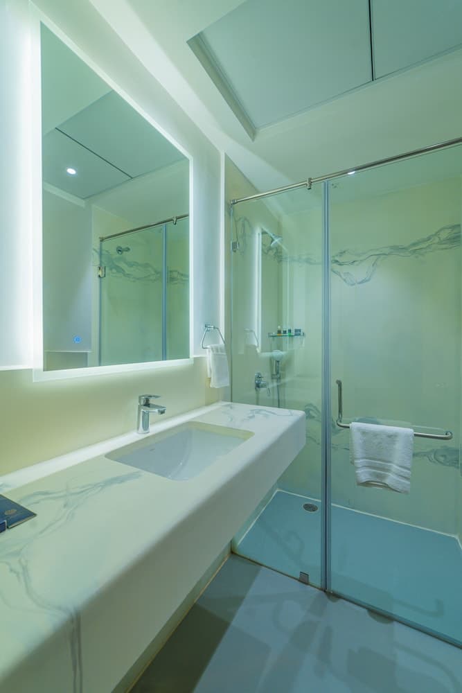 Business King Room