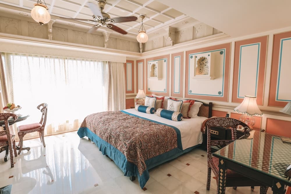 Historical 1 Bedroom Suite Lake View King Bed