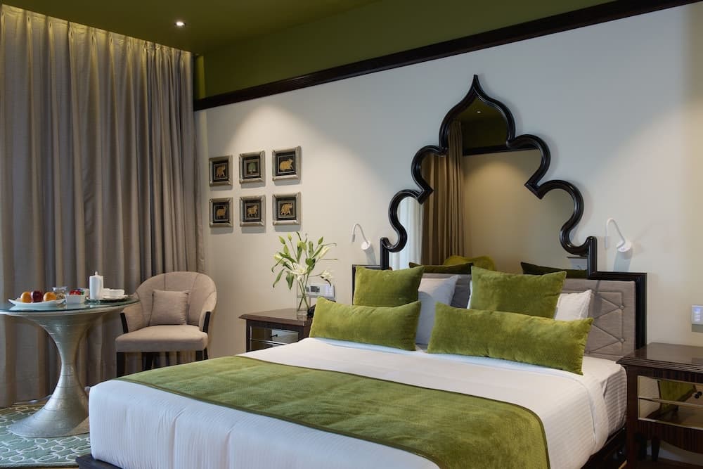 Deluxe King City View Accessible Room
