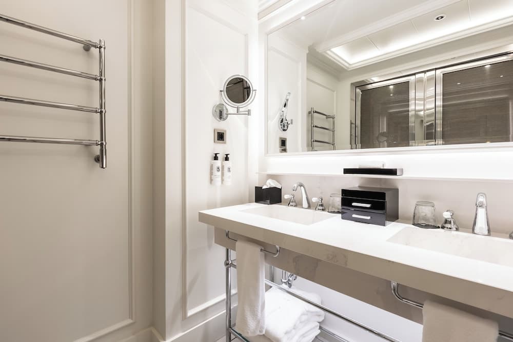 Luxury Queen Garden View Balcony Room