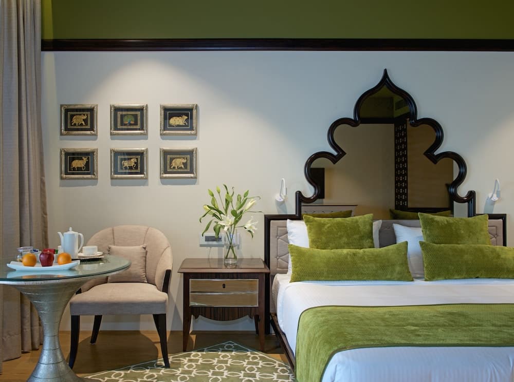 Deluxe King City View Accessible Room