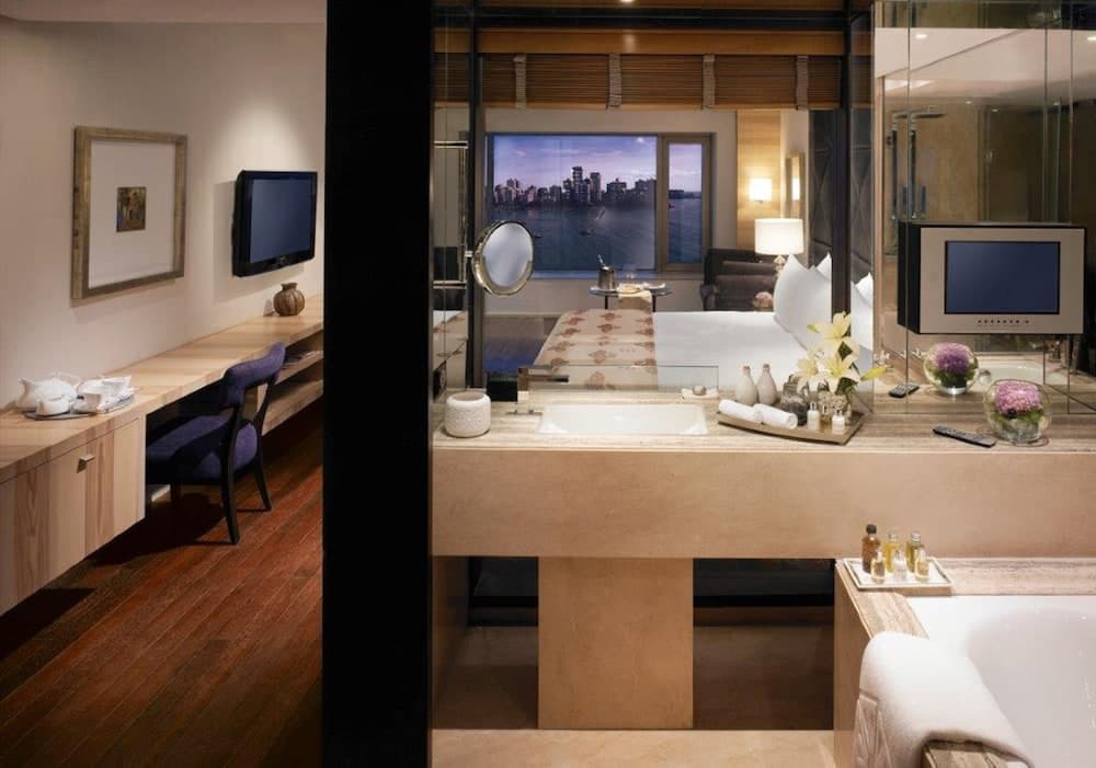 Club King Room