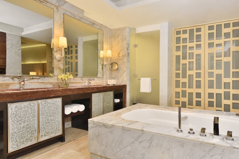 Suite King Room