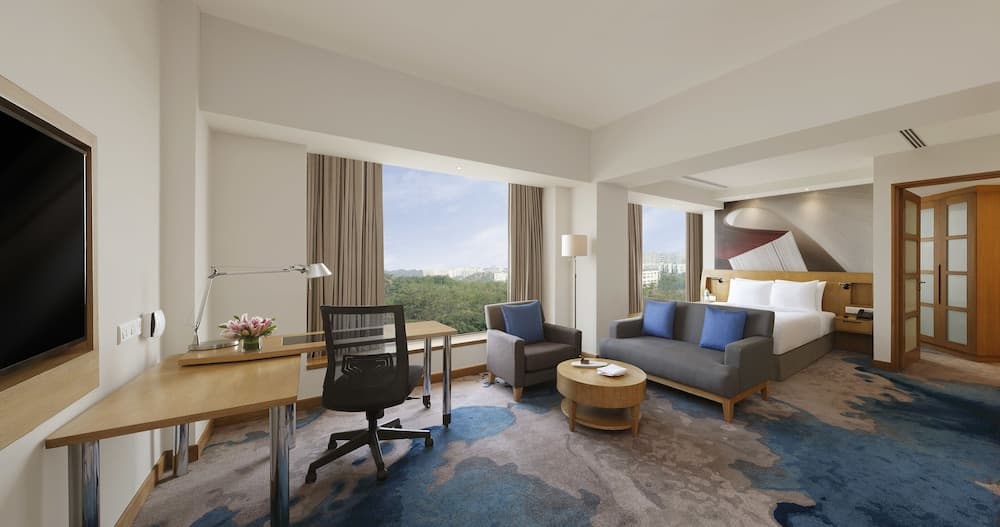 Junior Suite Queen Room