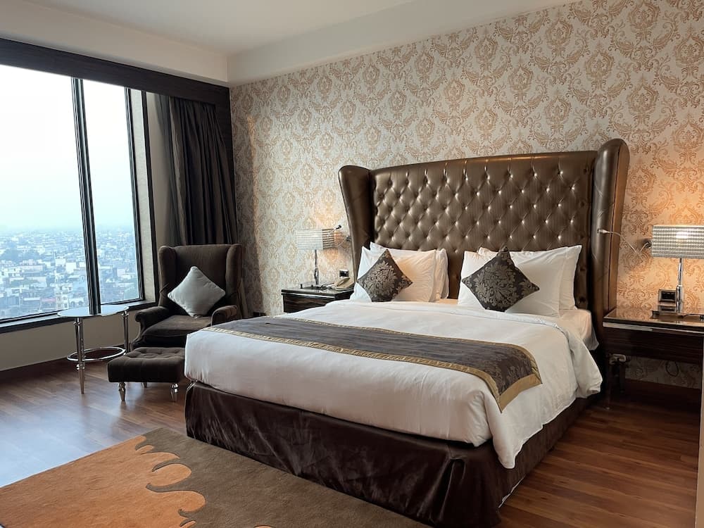 Business King Room