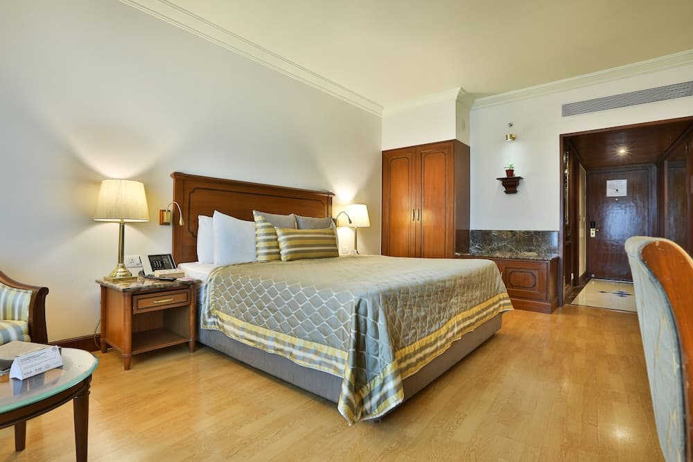 Club King Room