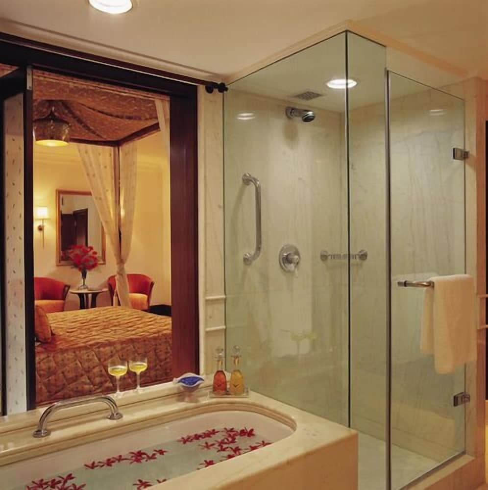 Club Twin Room