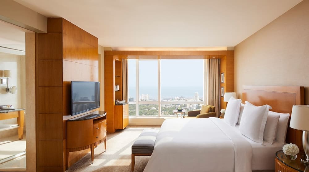 Deluxe King Sea View Room