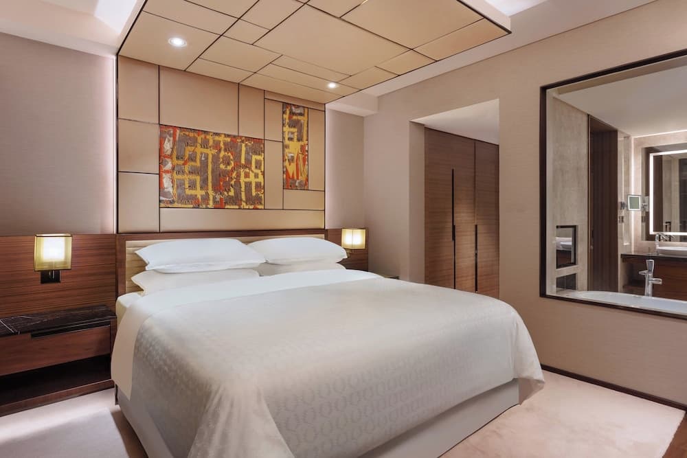 Club King Room