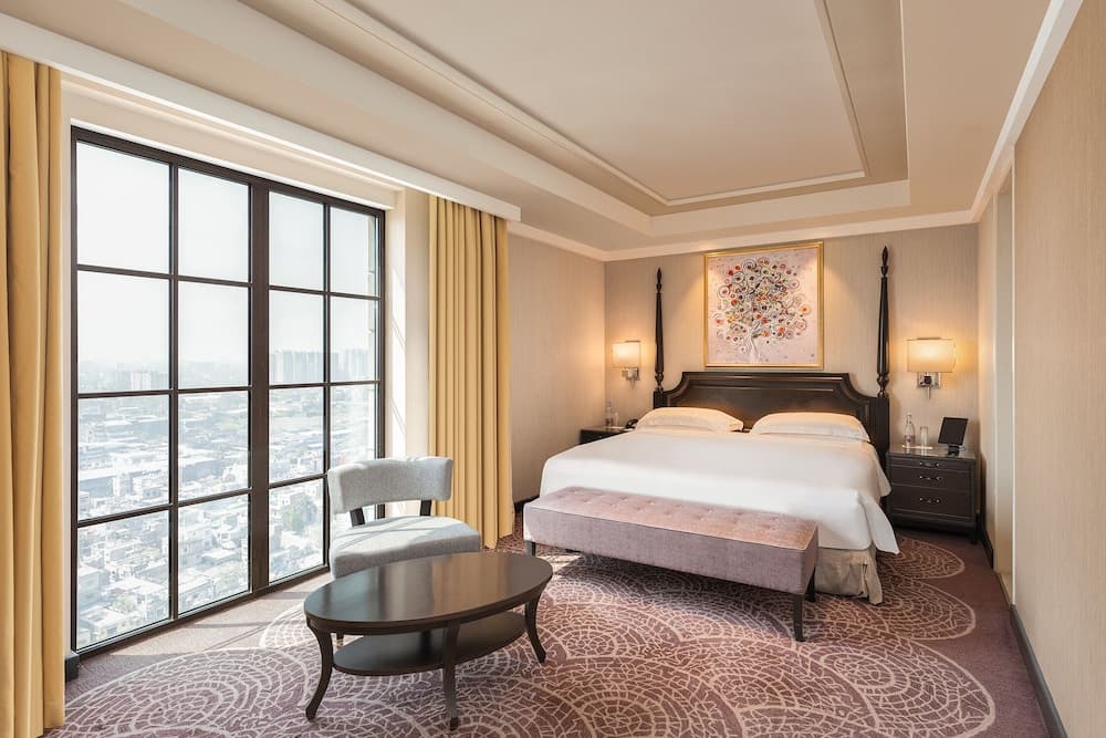 Suite King City View Room