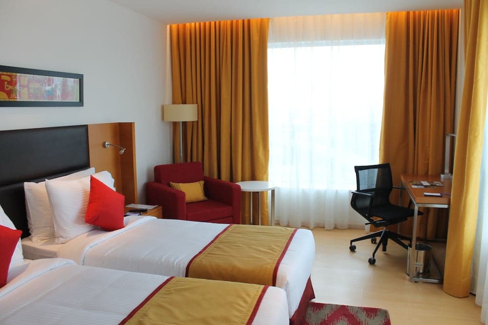 Queen Lake View Room with WiFi