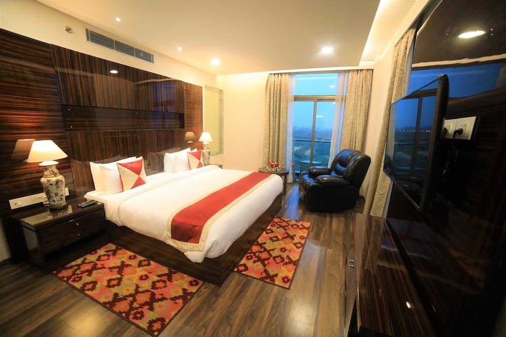 Suite King Accessible Room